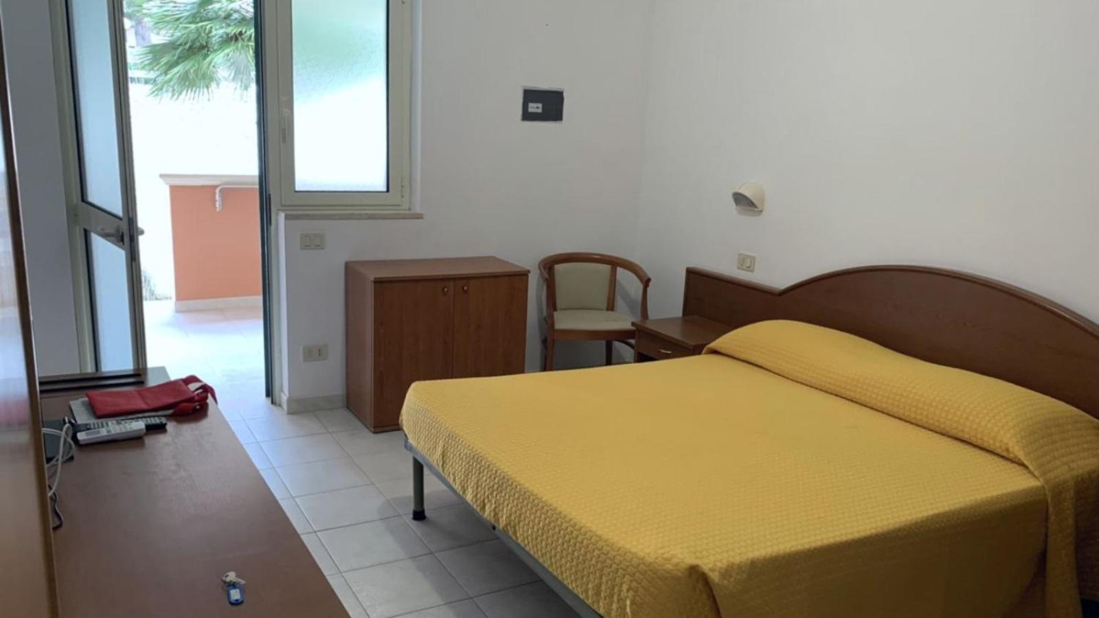 Deluxe Room,1587507337:JPEG